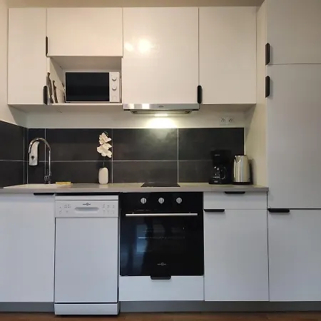 Tok Tok S6 3ch Moderne Plein Centre סקלן